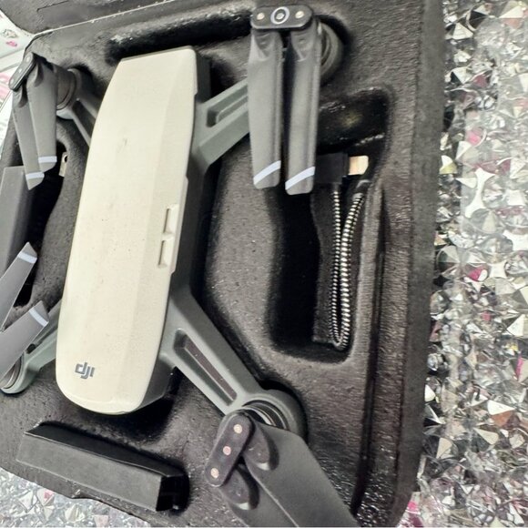 DJI spark drone case charging cable in box - Picture 13 of 14